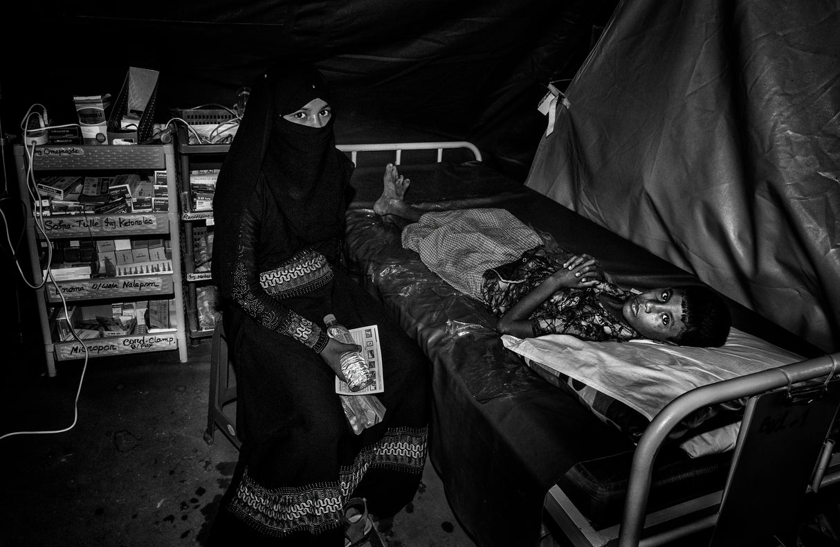 Rohingya refugee boy at the medical camp - Bangladesh Poster och Canvastavla