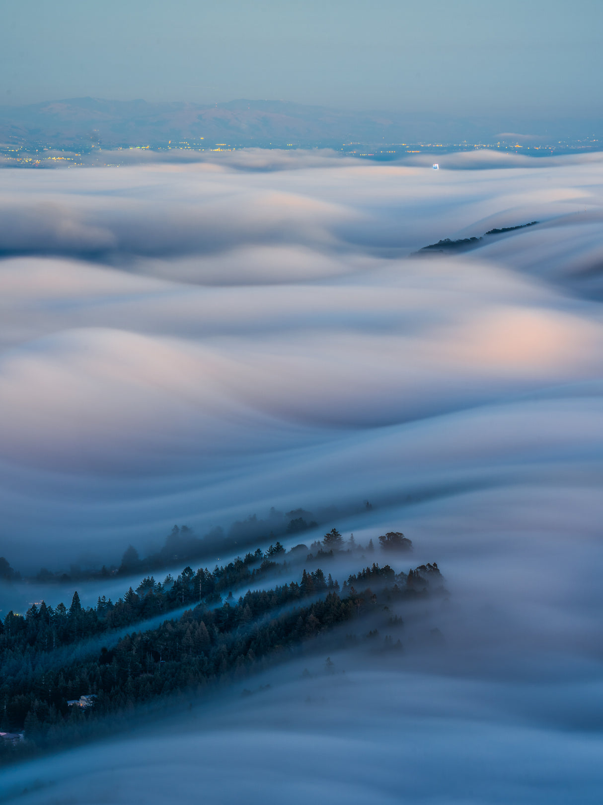 The City Lost in the Cloud Waves Poster och Canvastavla