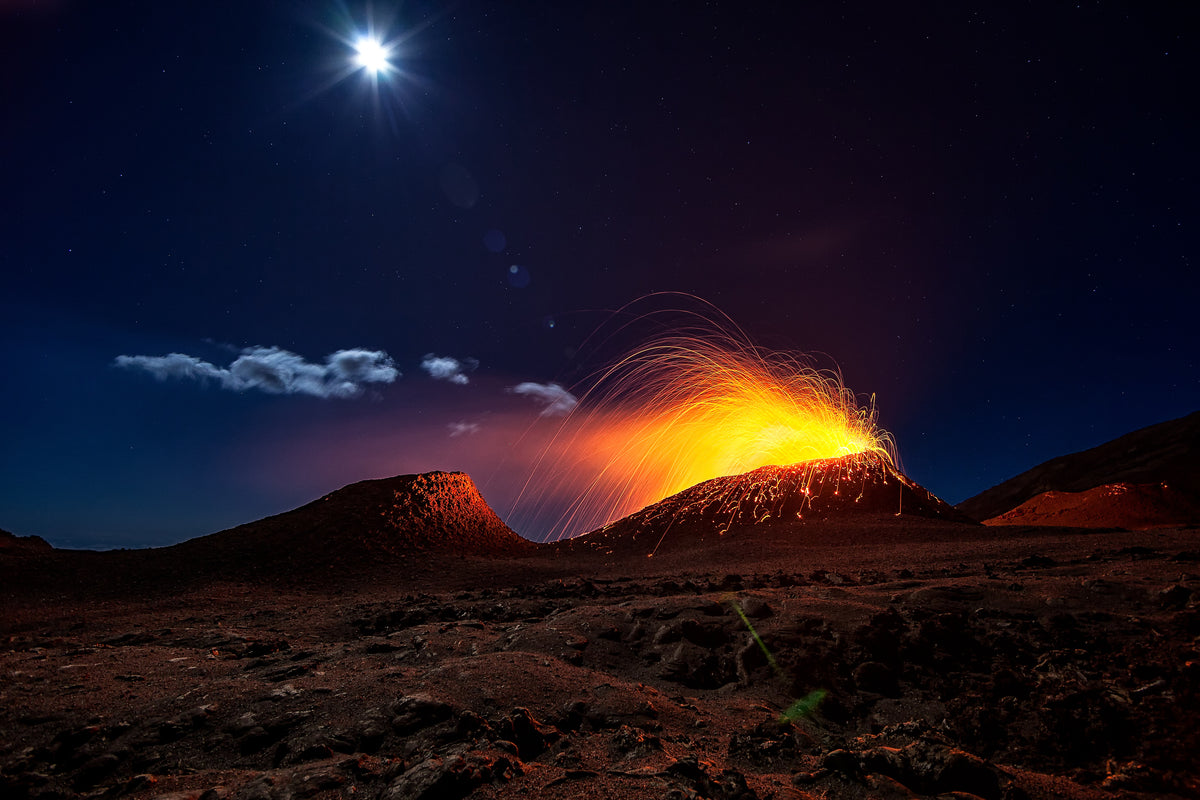 Lava flow with the moon Poster och Canvastavla