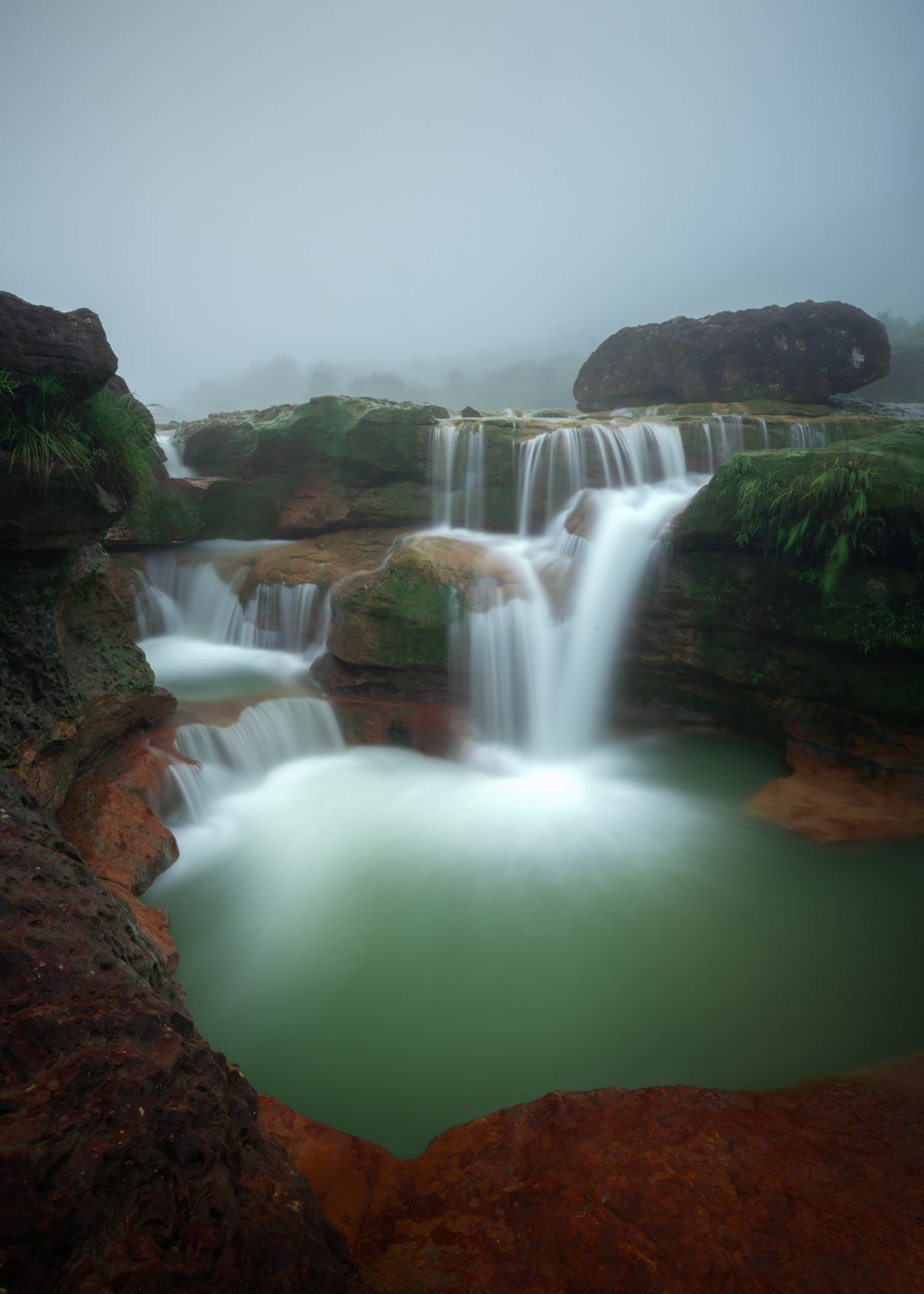 Heart falls, Meghalaya on a rainy day ! Poster och Canvastavla