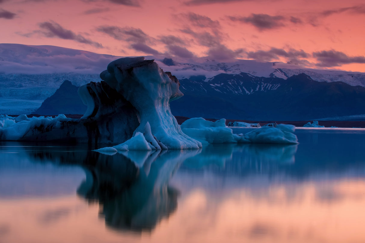 The Jökulsárlón is a large glacial lake in southeast Iceland Poster och Canvastavla