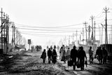People moving in the morning. Allahabad Poster och Canvastavla