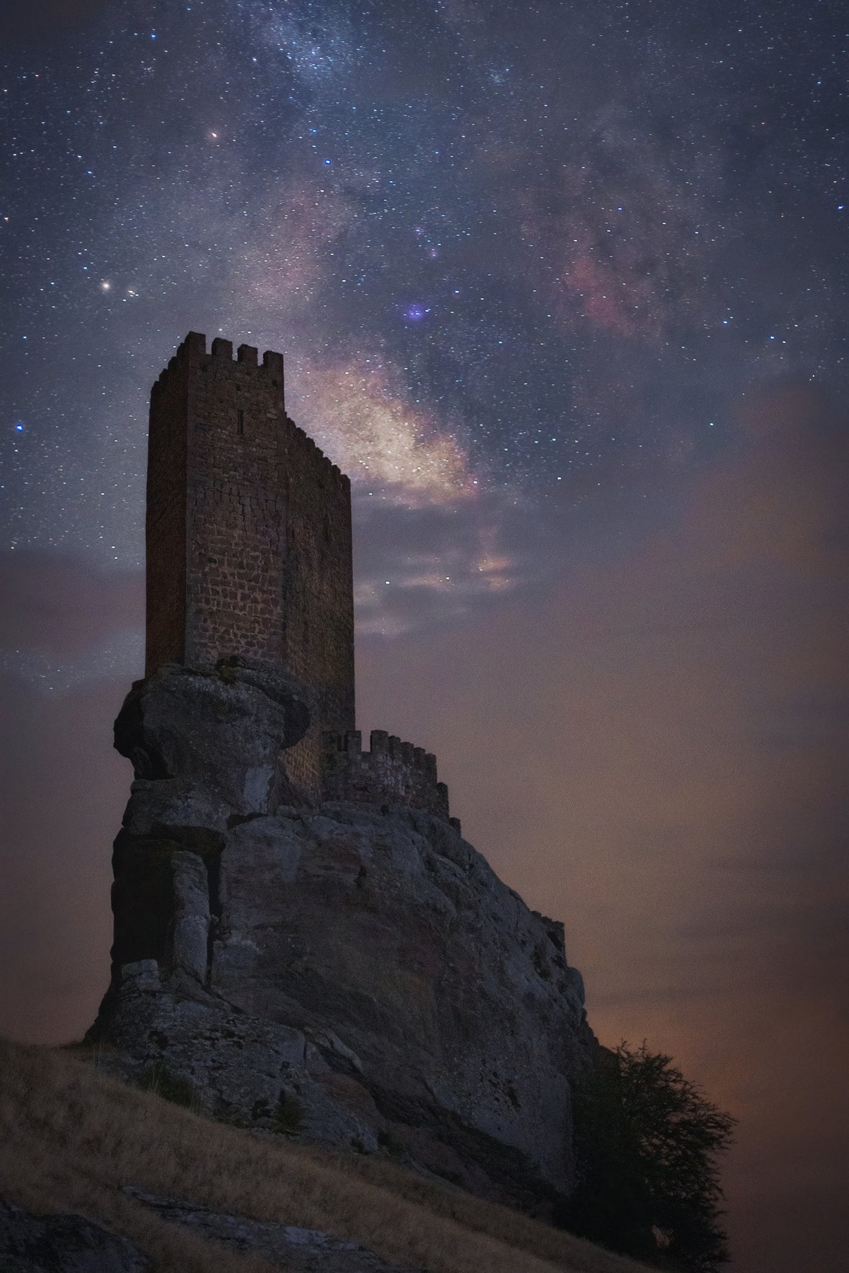 Semi-skimmed milky way over the castle Poster och Canvastavla