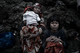 Waiting for some help in the fishing port - Bangladesh Poster och Canvastavla