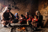 In Petra there 40/50 families still living in caves. They have adapted to life in the city and staye Poster och Canvastavla