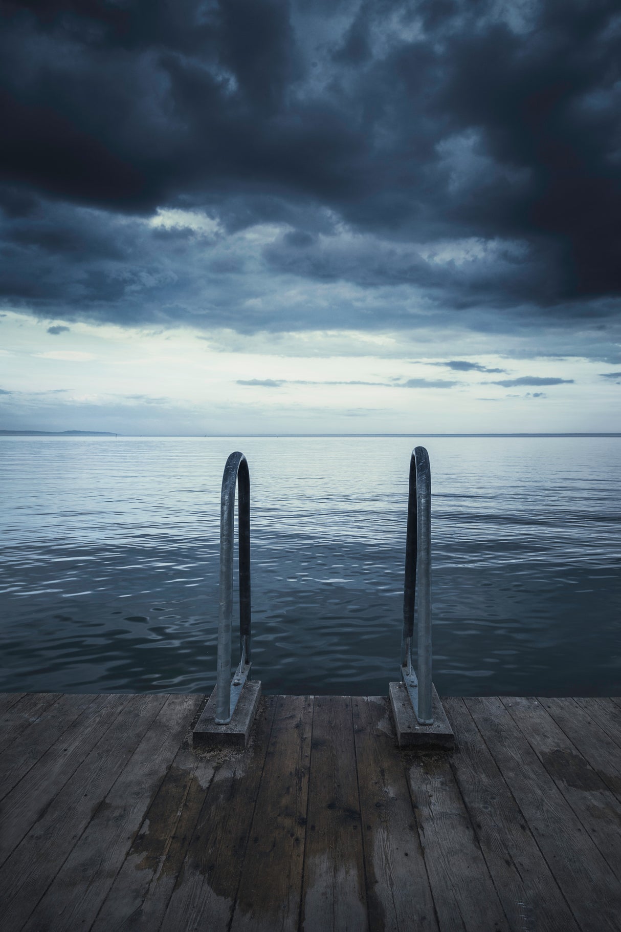 Moody jetty Poster och Canvastavla