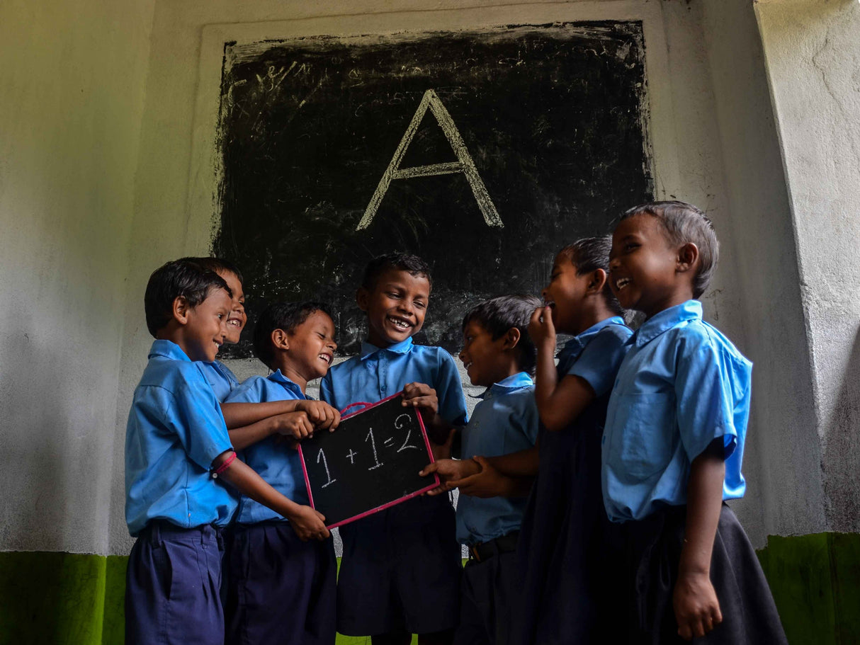Education Brings Happiness Poster och Canvastavla