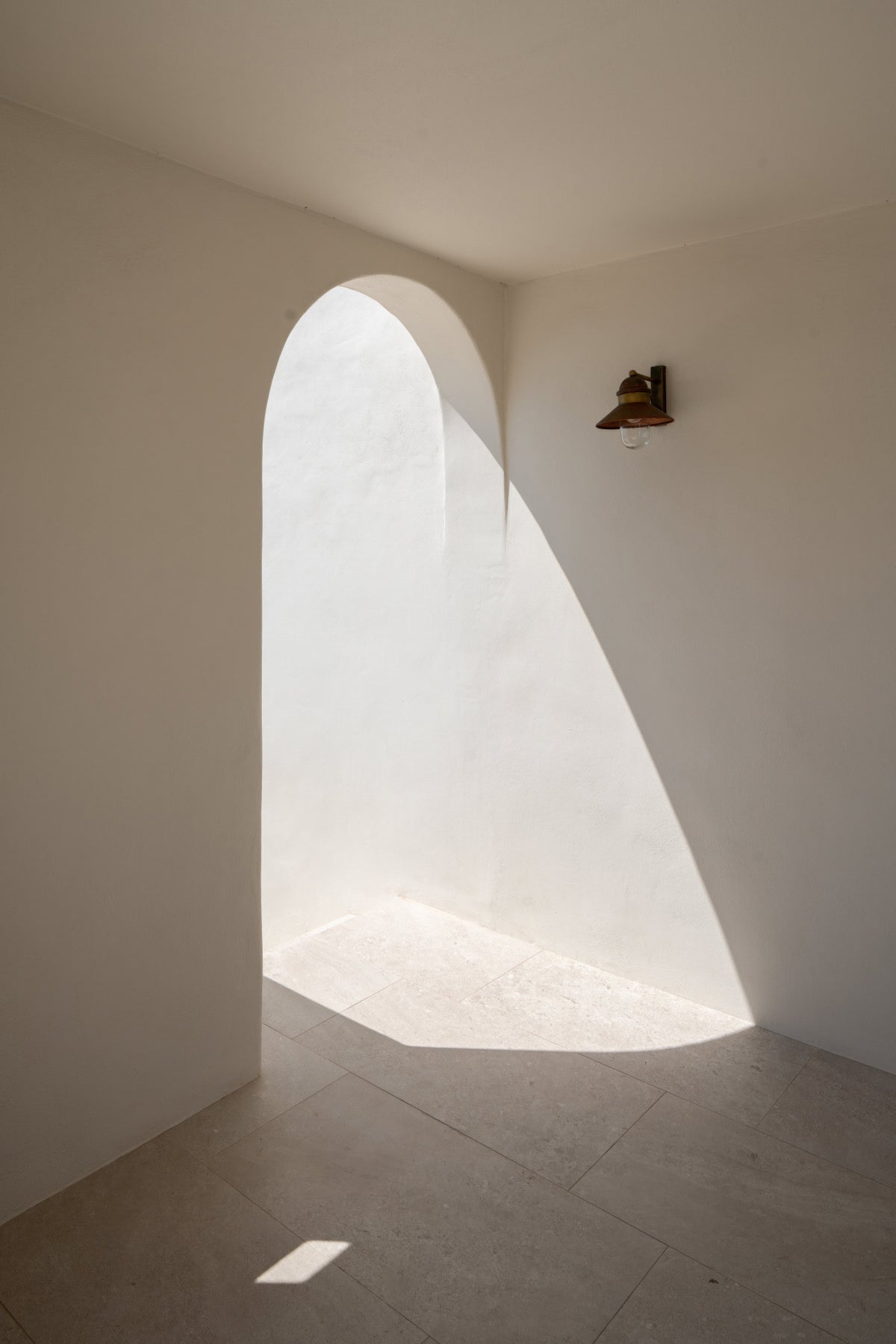 Arch Shadows Poster och Canvastavla