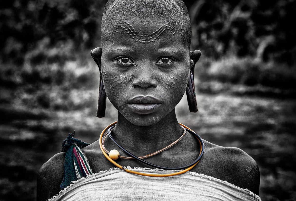 Surmi tribe girl. Poster och Canvastavla