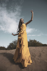 woman in yellow dress Poster och Canvastavla