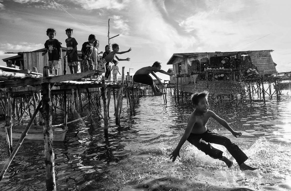 Lifestyles of the sea gipsy kids Poster och Canvastavla
