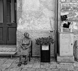 The black cat and the old lady Poster och Canvastavla