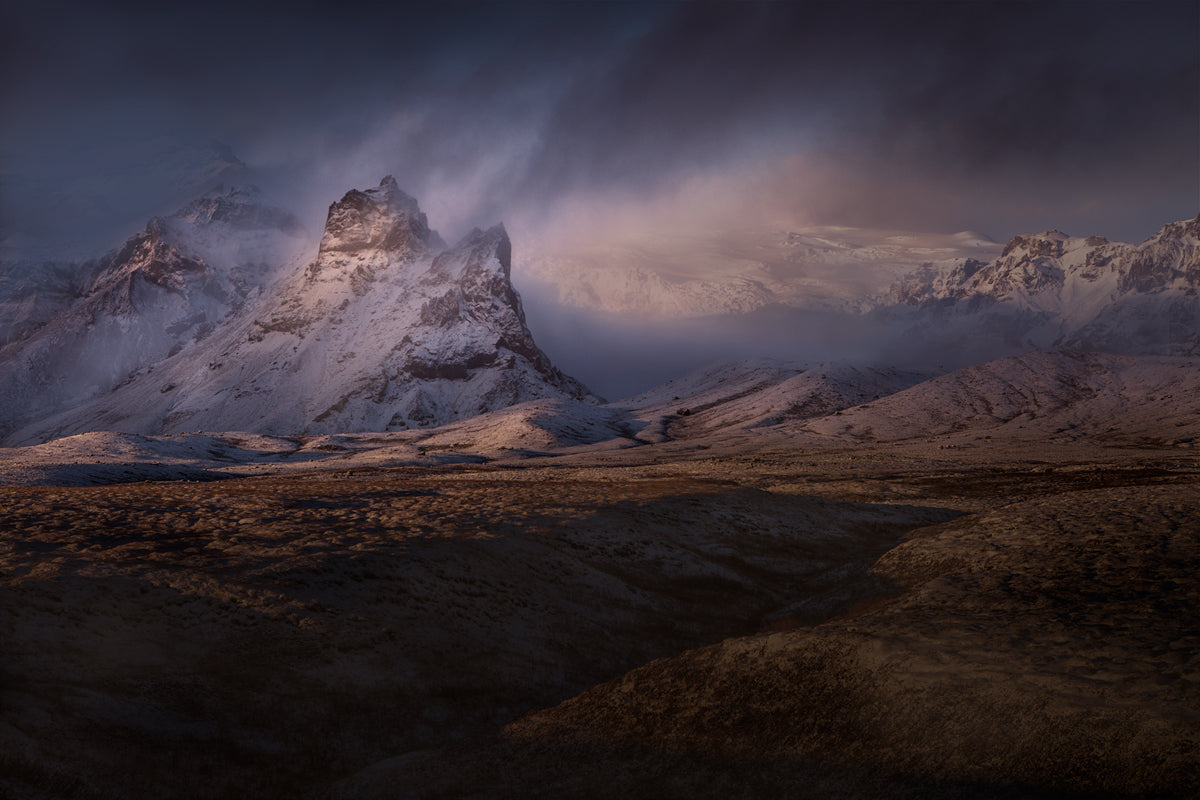 Rolling clouds over the mountains tips Poster och Canvastavla