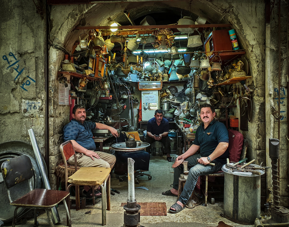 The traditional coppersmith profession in the city of Mosul Poster och Canvastavla