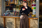 Bookshop Girl Poster och Canvastavla