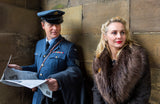" The Girl on the Station " Poster och Canvastavla