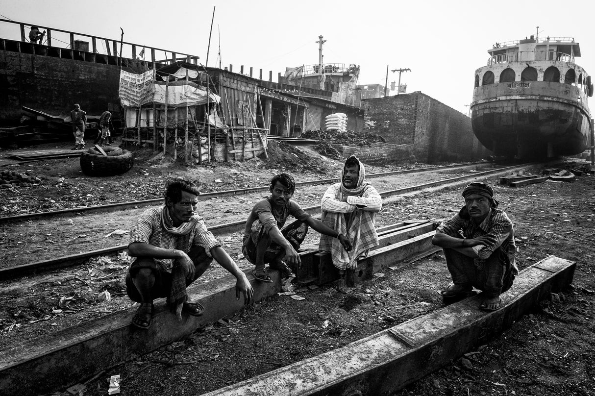 At the shipyard - Bangladesh Poster och Canvastavla