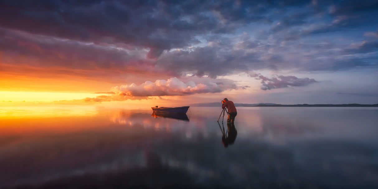 The photographer and the boat 7R20162 Poster och Canvastavla