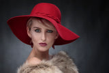 Amber's Red Hat Poster och Canvastavla