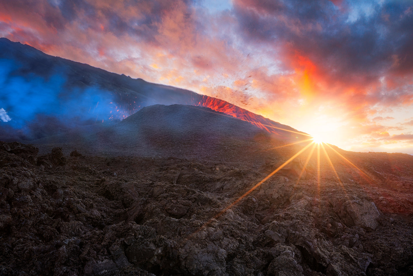 Volcano Sunrise Poster och Canvastavla