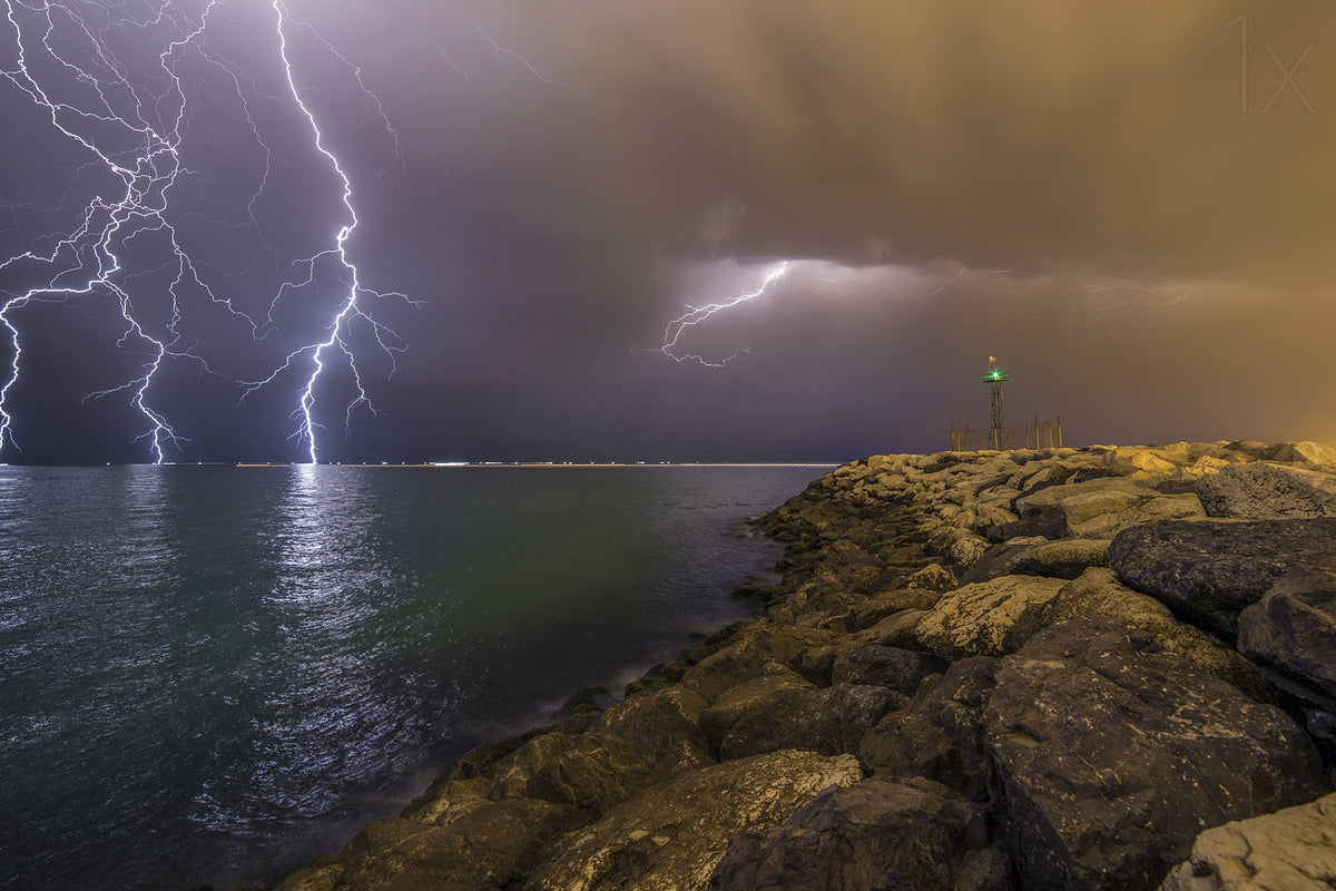 When Lightning Strikes Poster och Canvastavla