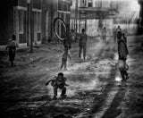 Boy plays (The tire) Poster och Canvastavla