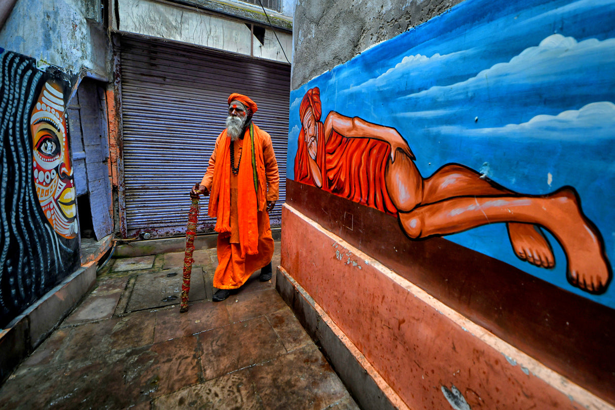 Sadhu on Street Poster och Canvastavla
