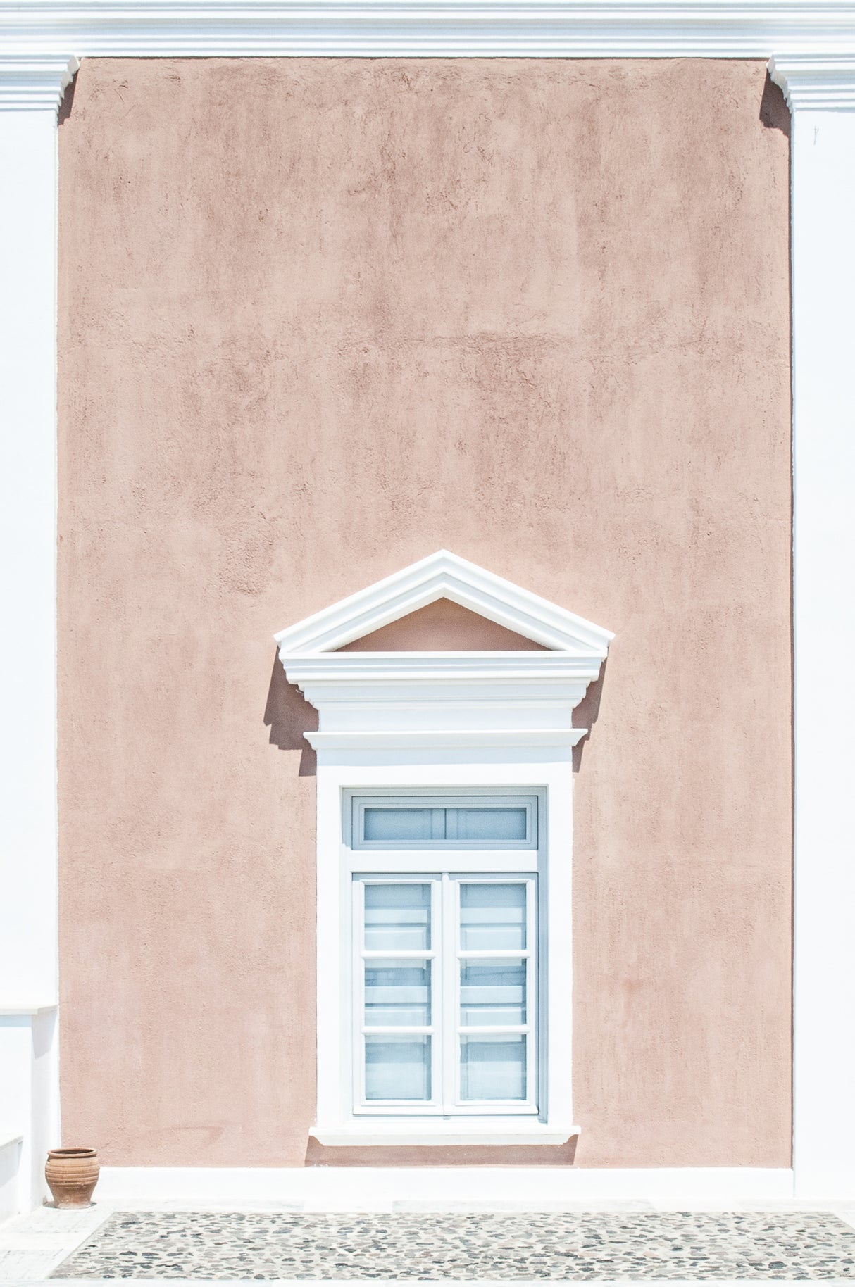Pink wall and a pediment Poster och Canvastavla