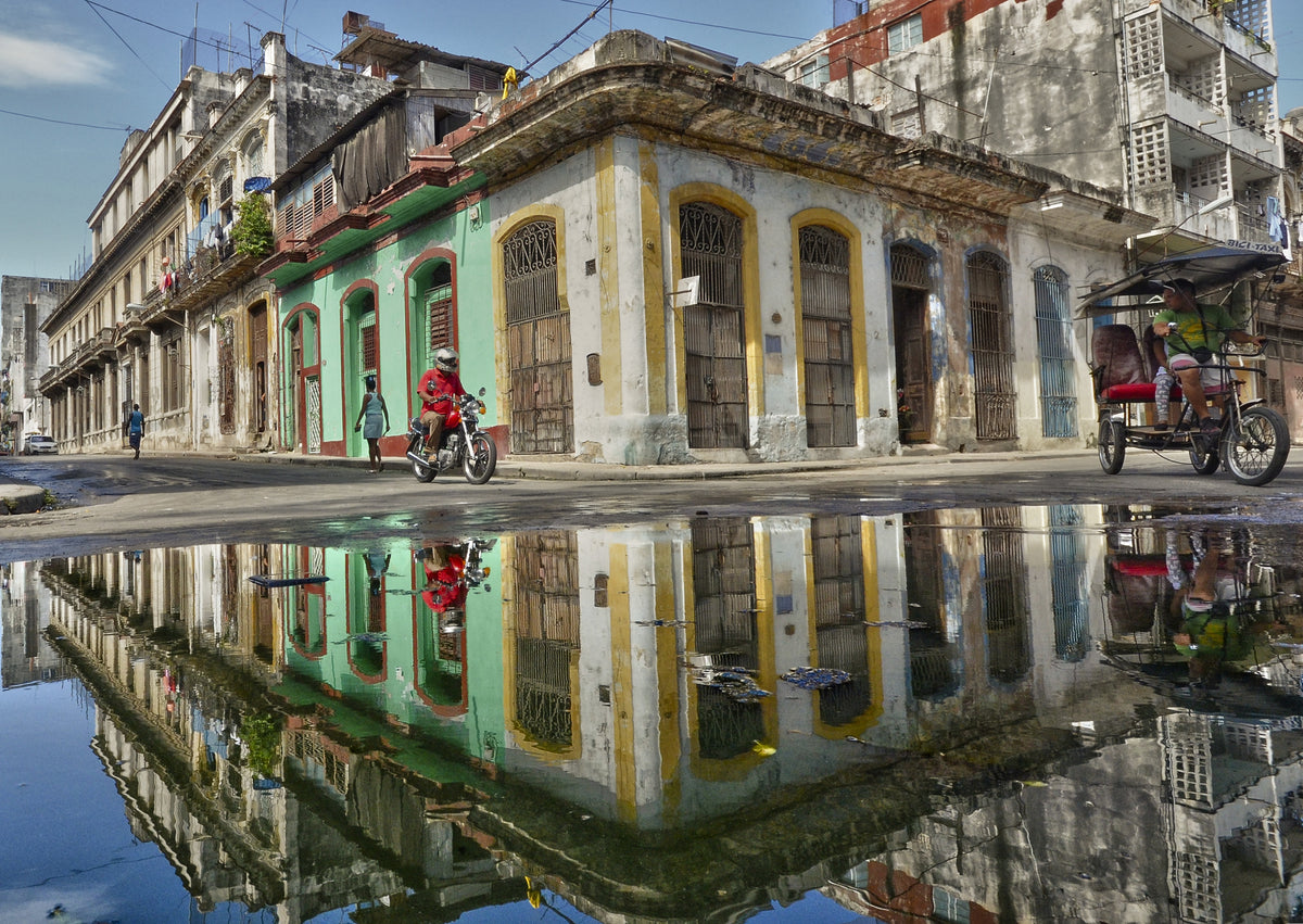 Reflection in Havana Poster och Canvastavla