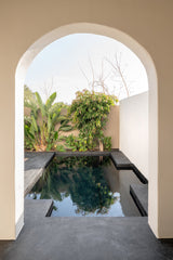 The Istoria Hotel Pool Poster och Canvastavla