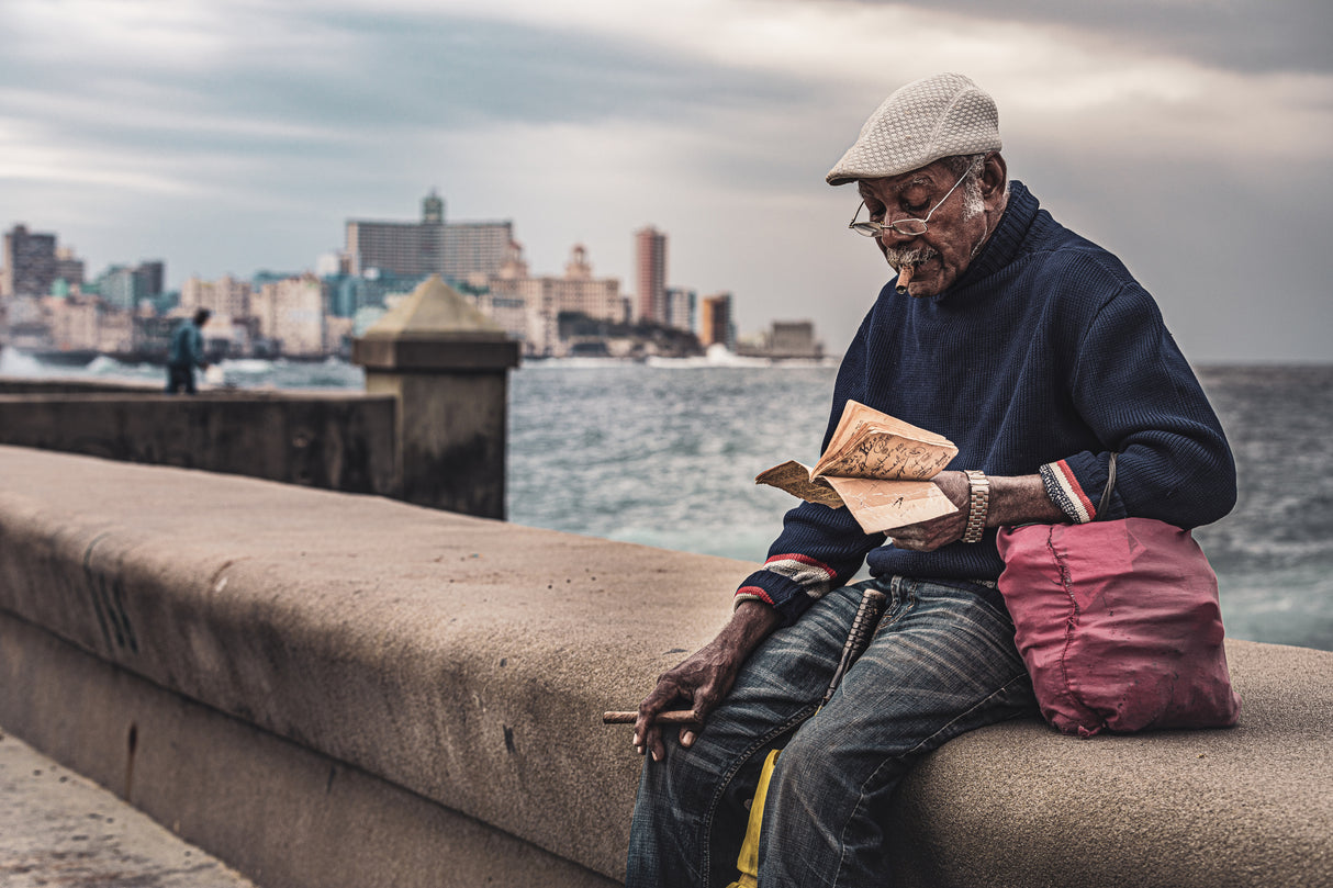 Reading on Malecon Poster och Canvastavla