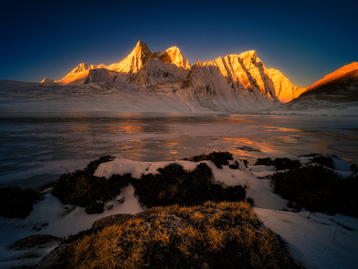 Sunrise of Ama drime peak Poster och Canvastavla