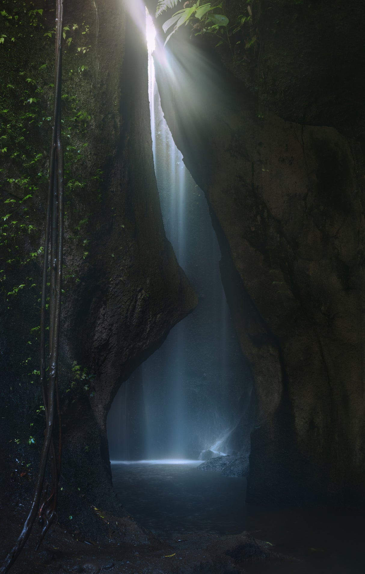 Inside the waterfall cave 7R22222 Poster och Canvastavla
