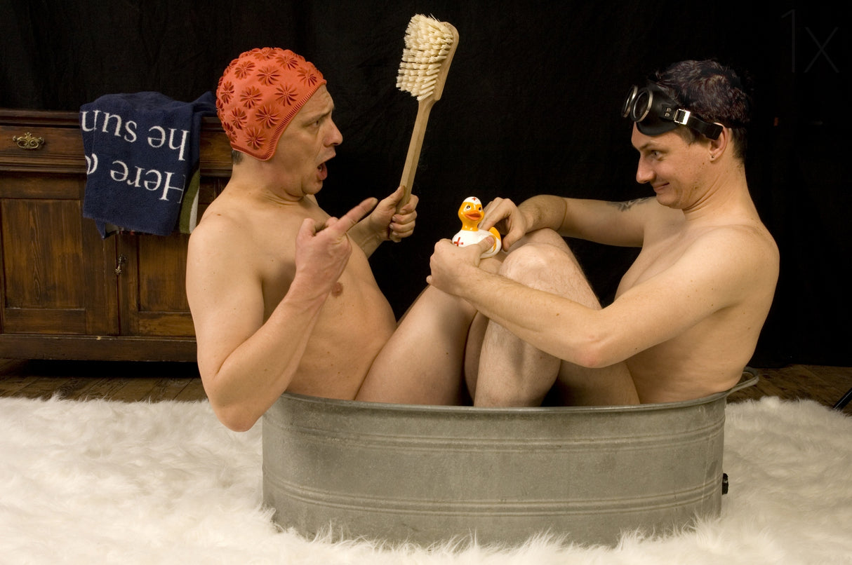 Two men in bath Poster och Canvastavla