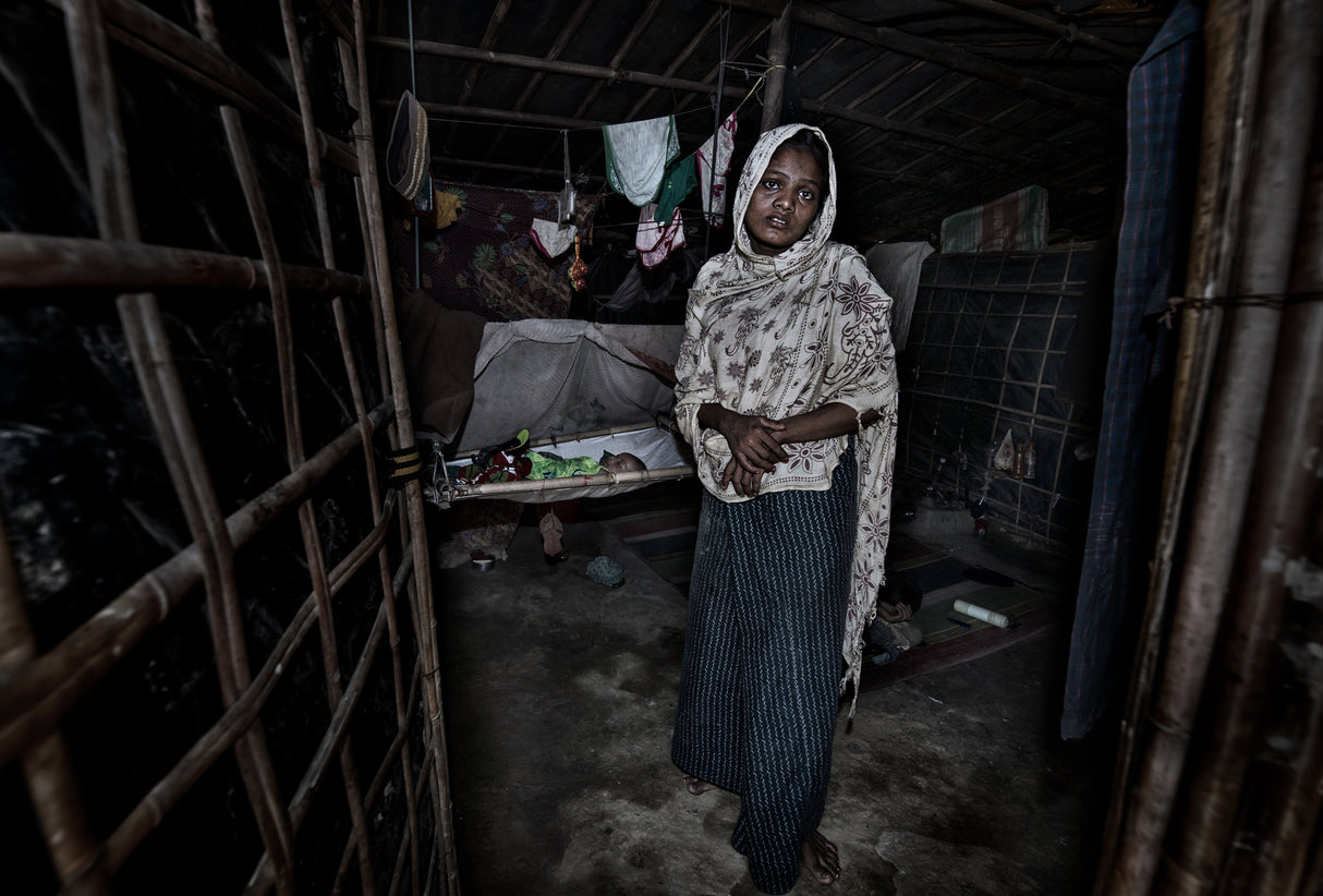 Rohingya woman at her home - Bangladesh Poster och Canvastavla