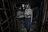 Rohingya woman at her home - Bangladesh Poster och Canvastavla
