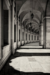 Curved Corridor Poster och Canvastavla