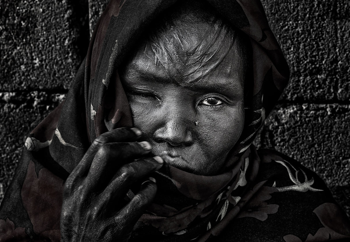 Woman in a slum in Juba - South Sudan Poster och Canvastavla