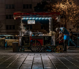 Turkish peddler at night Poster och Canvastavla