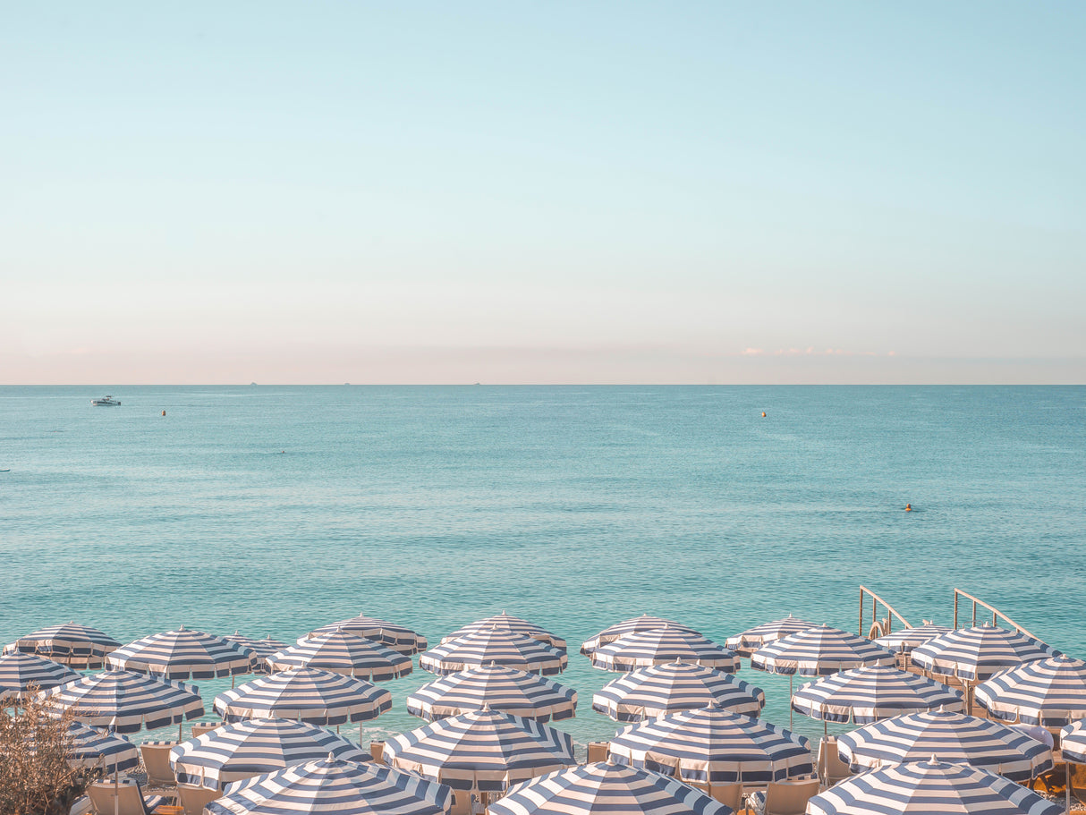 Riviera Beach Umbrellas Poster och Canvastavla