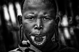 Surmi tribe woman-III Poster och Canvastavla