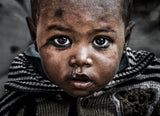 Indian child at a Kumbh Mela Festival - Prayagraj - India Poster och Canvastavla
