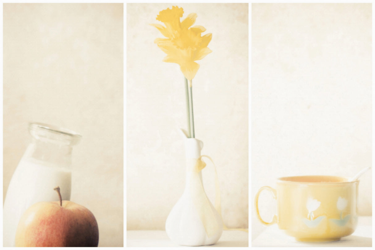 Yellow (Triptych) Poster och Canvastavla