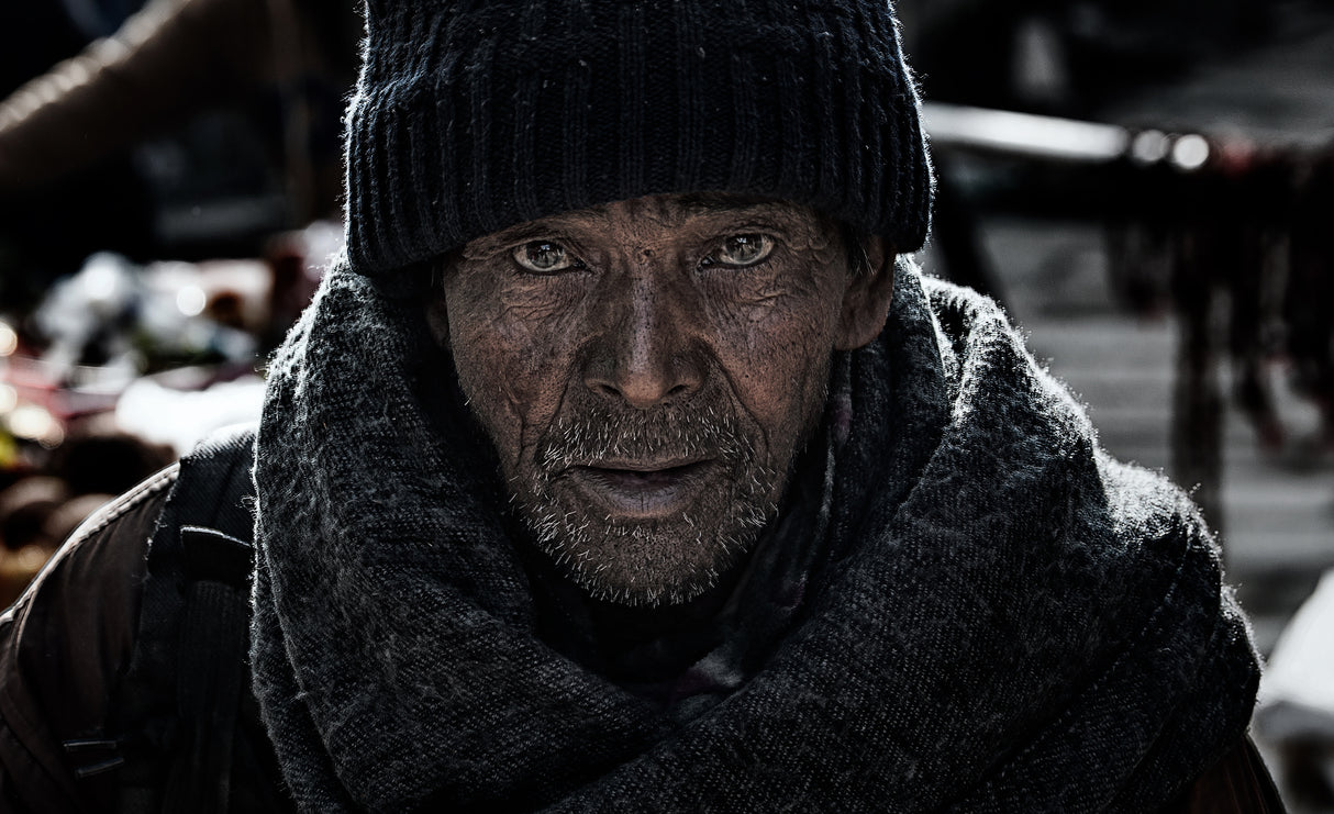 Man at the entrance of the Pashupatinath Temple - Kathmandu - Nepal Poster och Canvastavla