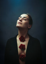 Anna-Valeria with red roses Poster och Canvastavla
