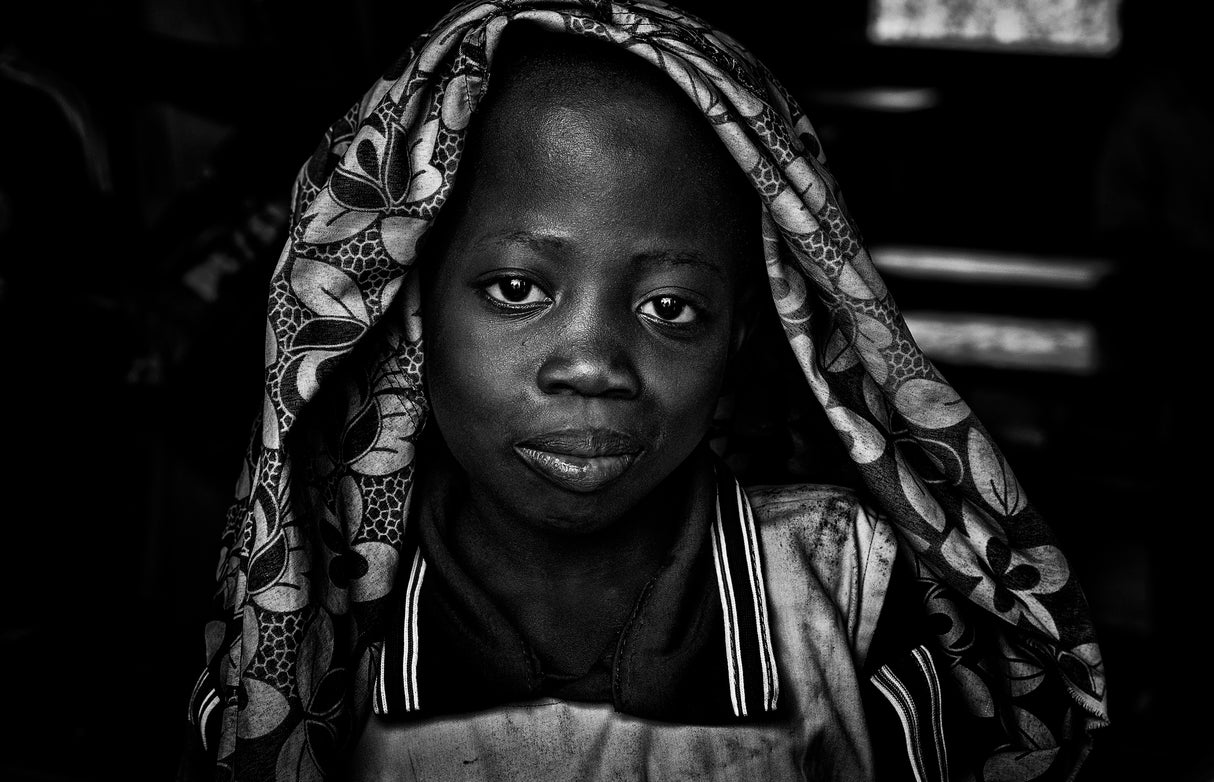 Girl at school - Benin Poster och Canvastavla