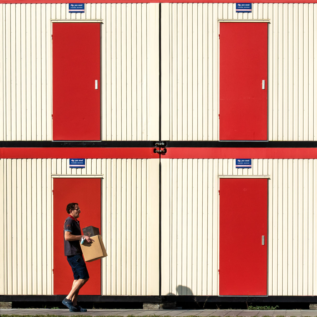 a heavy box Poster och Canvastavla