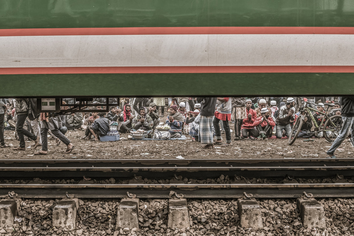 Prayer at the railway station 3 Poster och Canvastavla