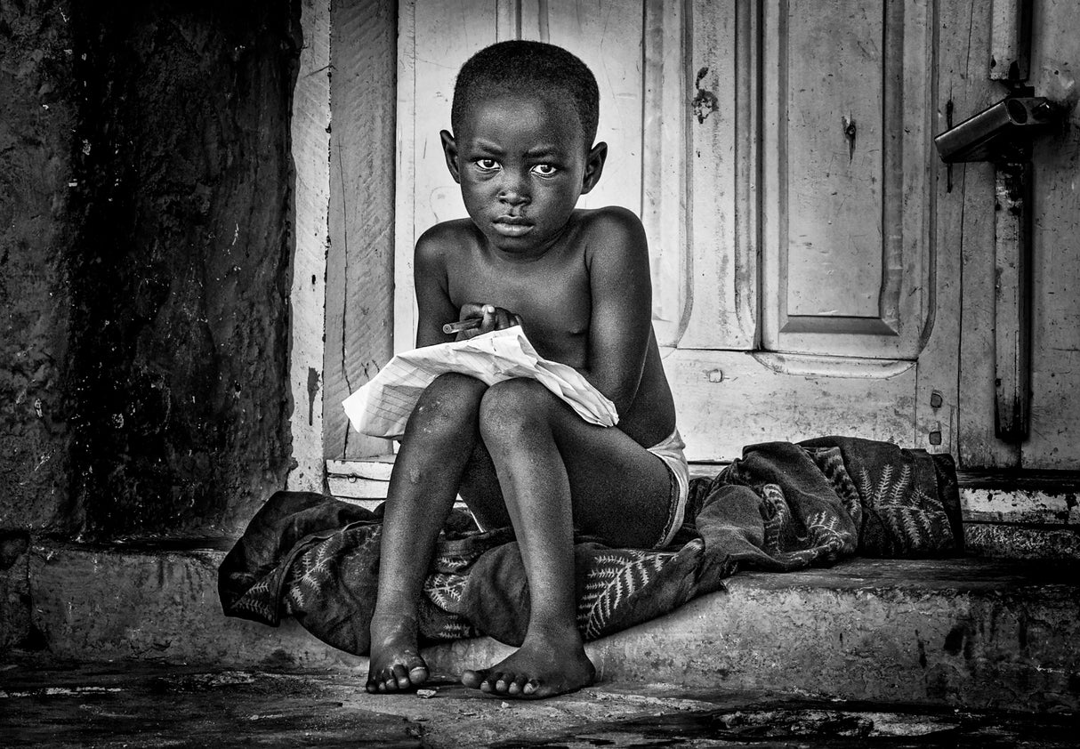 Doing her school homework - Accra (Ghana) Poster och Canvastavla
