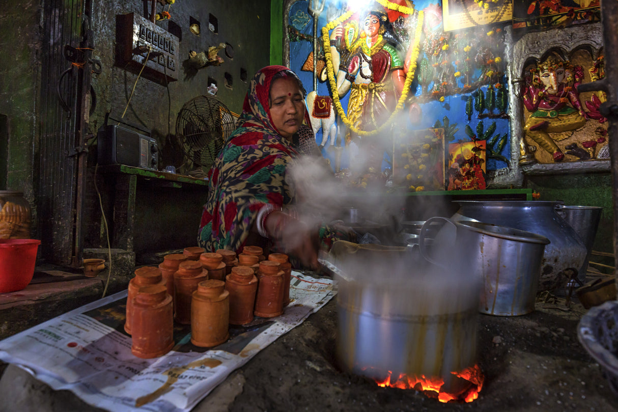 Lady Tea Maker Poster och Canvastavla